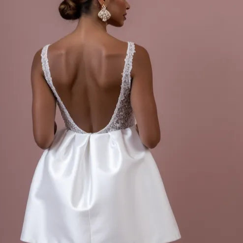 Mini Wedding Gown with a Stylish Cut for Chic and Confident Brides