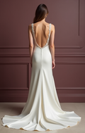 Classic Mermaid Wedding Gown with a Figure-Hugging Silhouette