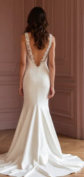 Mermaid Bridal Dress with a Dramatic Train for a Grand Wedding Entrance