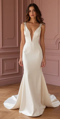 Mermaid Bridal Dress with a Dramatic Train for a Grand Wedding Entrance
