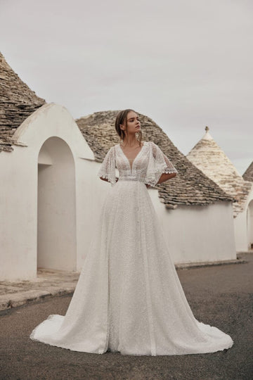 Romantic Beach Wedding Dress with Strapless V-Neck, Delicate Lace Details & Flowing A-Line Silhouette for a Breathtaking Bridal Look