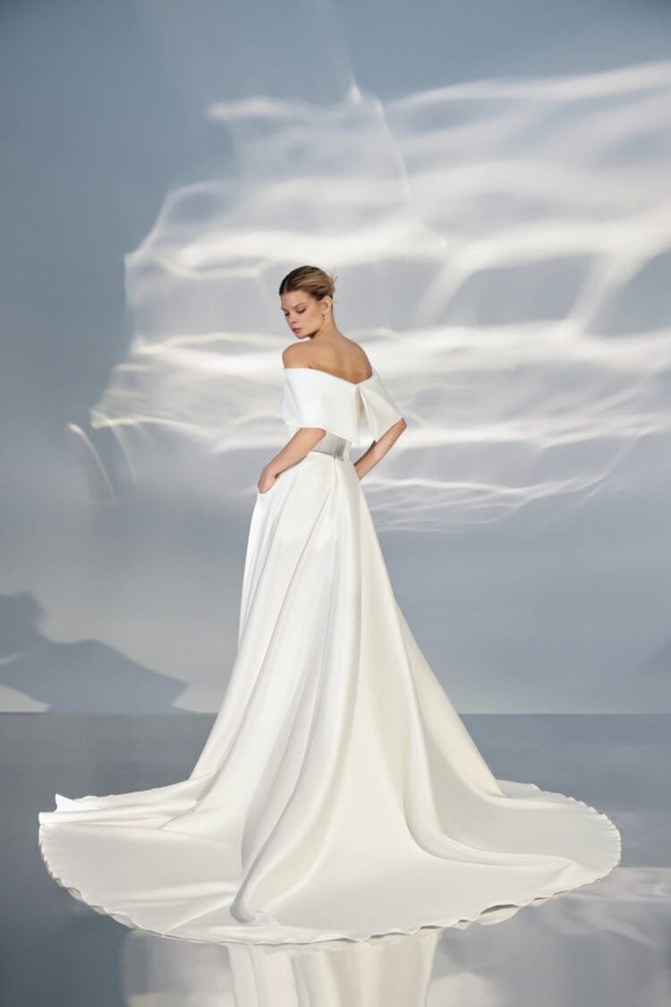 Off-Shoulder A-Line Wedding Gown with Sweetheart Neckline and a Natural Waistline for a Modern and Elegant Bridal Look