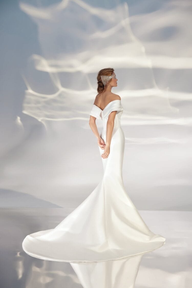 Elegant Off-Shoulder A-Line Wedding Gown with Sweetheart Neckline and a Natural Waistline for a Timeless Minimalist Bridal Look