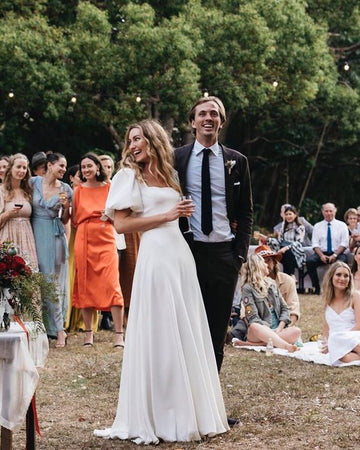 Elegante linha a vestido de casamento gola quadrada manga curta puff aberto volta arco pérolas vestido de noiva até o chão