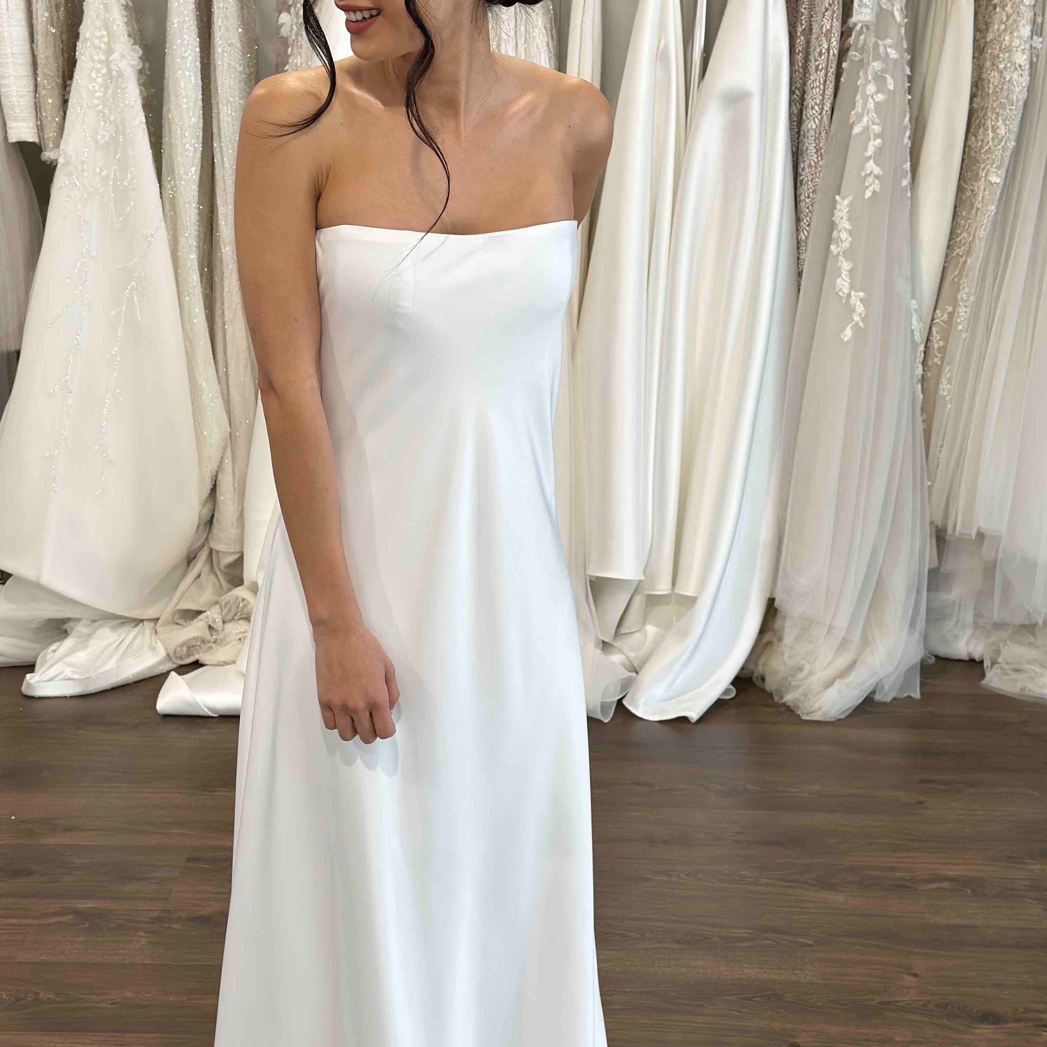 Simple Strapless Straight Neckline Wedding Dress Vestido De Novia Satin Skirt  Bow Court Train Dress  Bridal Gown