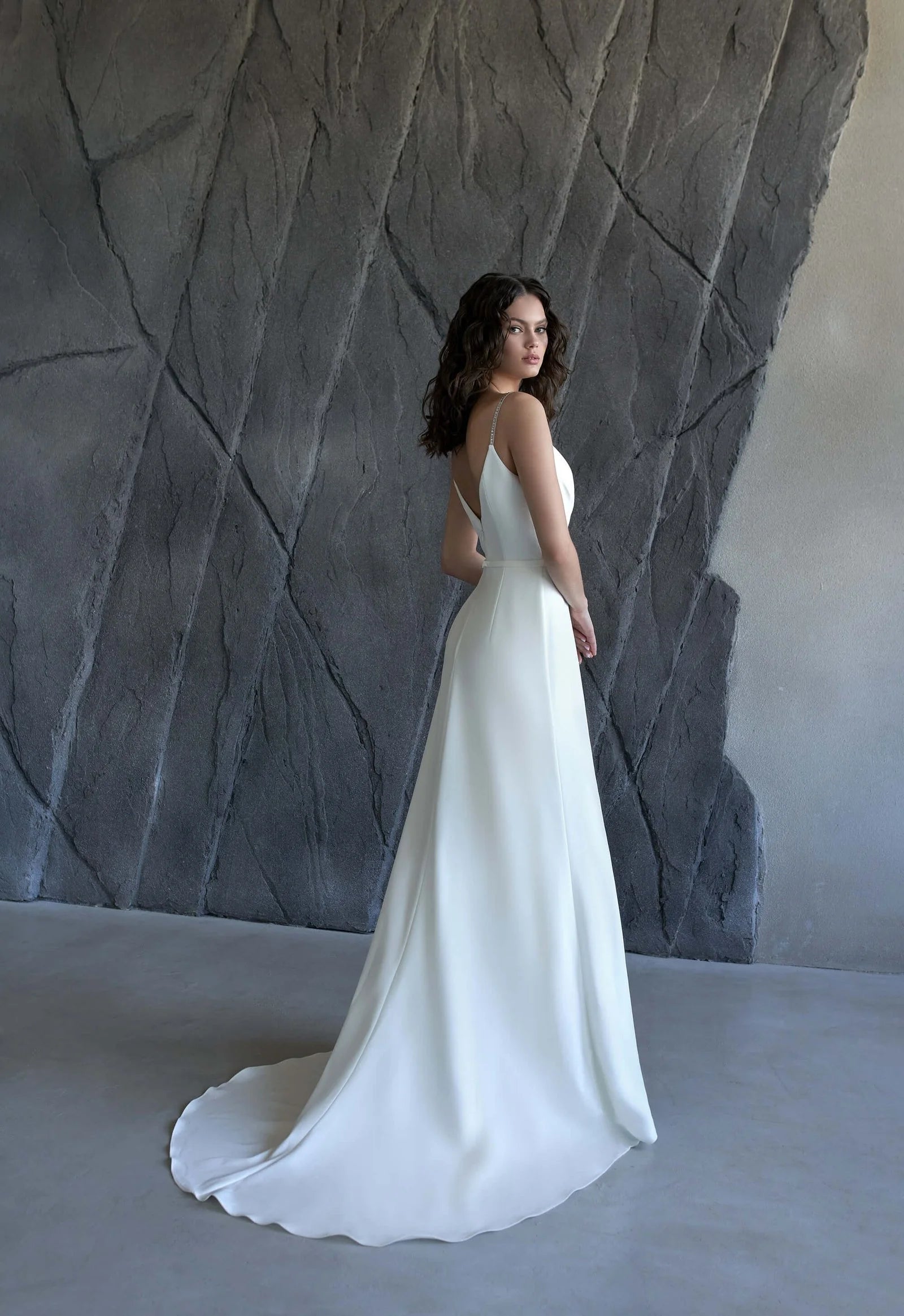 Elegant Minimalist A-Line Wedding Dress with Sweetheart Neckline, Delicate Straps, and Beautiful Lace Embellishments