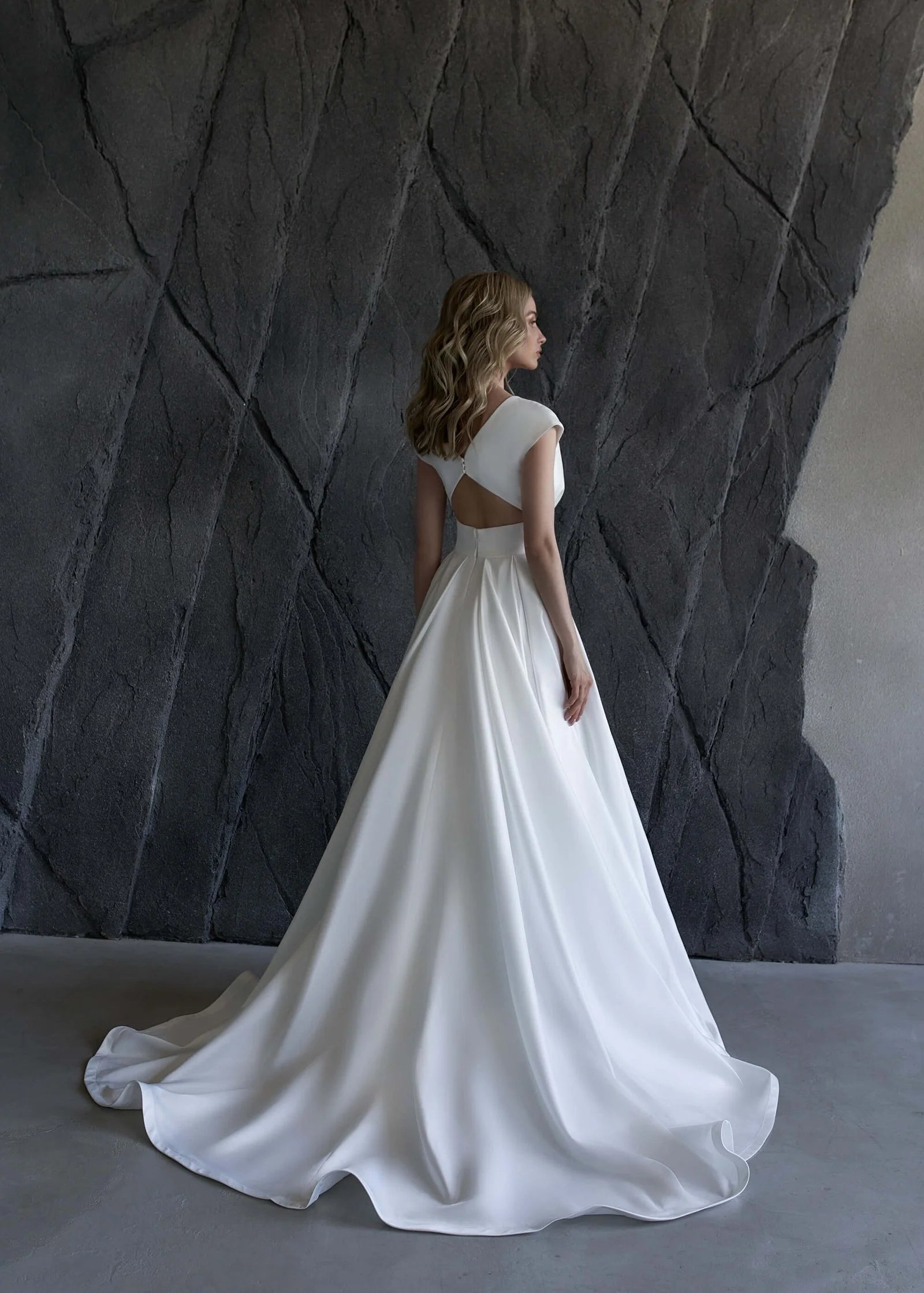 Elegant Simple Strapless A-Line Wedding Dress with V-Neckline and Flow