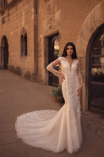 Glamorous Mermaid Wedding Gown with Sparkling Lace, Sequins, and a Flowing Tulle Train for a Breathtaking Bridal Entrance