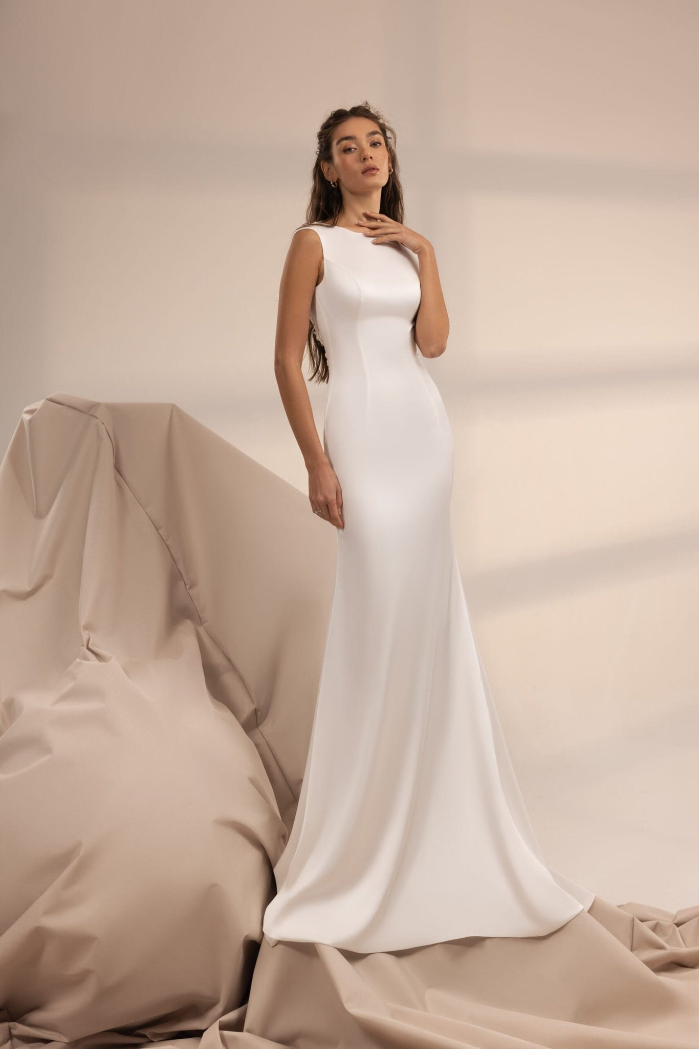 Sophisticated Minimalist Mermaid Wedding Dress with Sleek Satin, Alluring Open Back & Romantic 3D Floral Embellishments for a Timeless Bridal Look