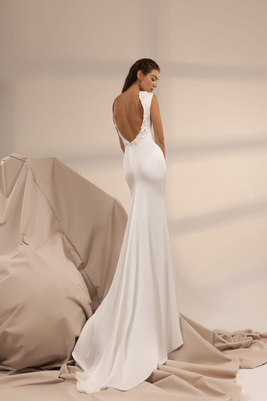 Sophisticated Minimalist Mermaid Wedding Dress with Sleek Satin, Alluring Open Back & Romantic 3D Floral Embellishments for a Timeless Bridal Look