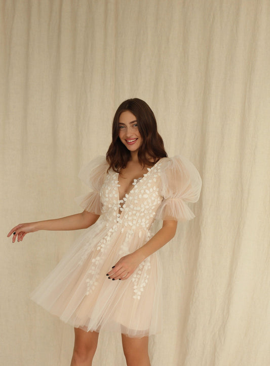 Fall In Love Store personnalisé Robe de mariée en V V-colmes à moitié gonflées A-Line Tulle Summer Mini Robe Bridal Robe Homecoming
