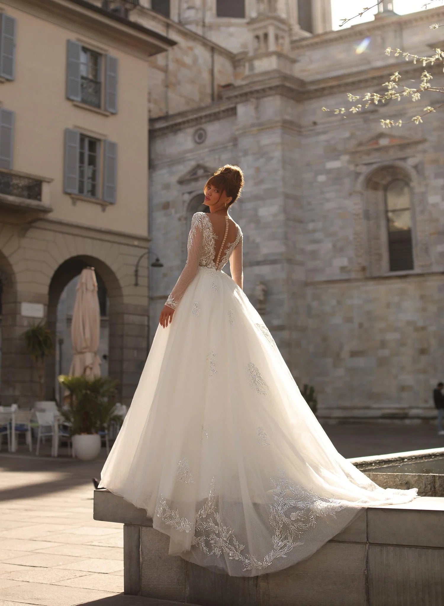 Modern A-line Wedding Gown For Bride Long Sleeve V-Neck Lace Appliques Illusion Button Robe De Mariée