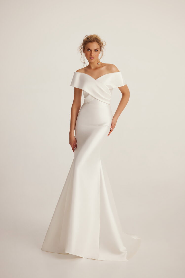 Breathtaking Wedding Gown with a Flattering Silhouette, Luxurious Details, and Timeless Elegance for a Show-Stopping Bridal Look