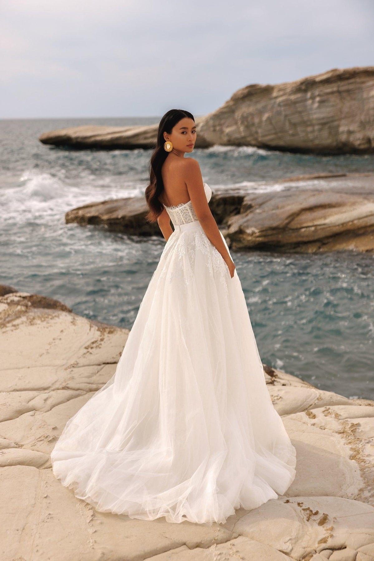 Boho Tulle Wedding Dress Sleeveless Lace A Line Customized Beach Bridal Wed Gown Strapless Sweetheart Illusion Bridal Gown