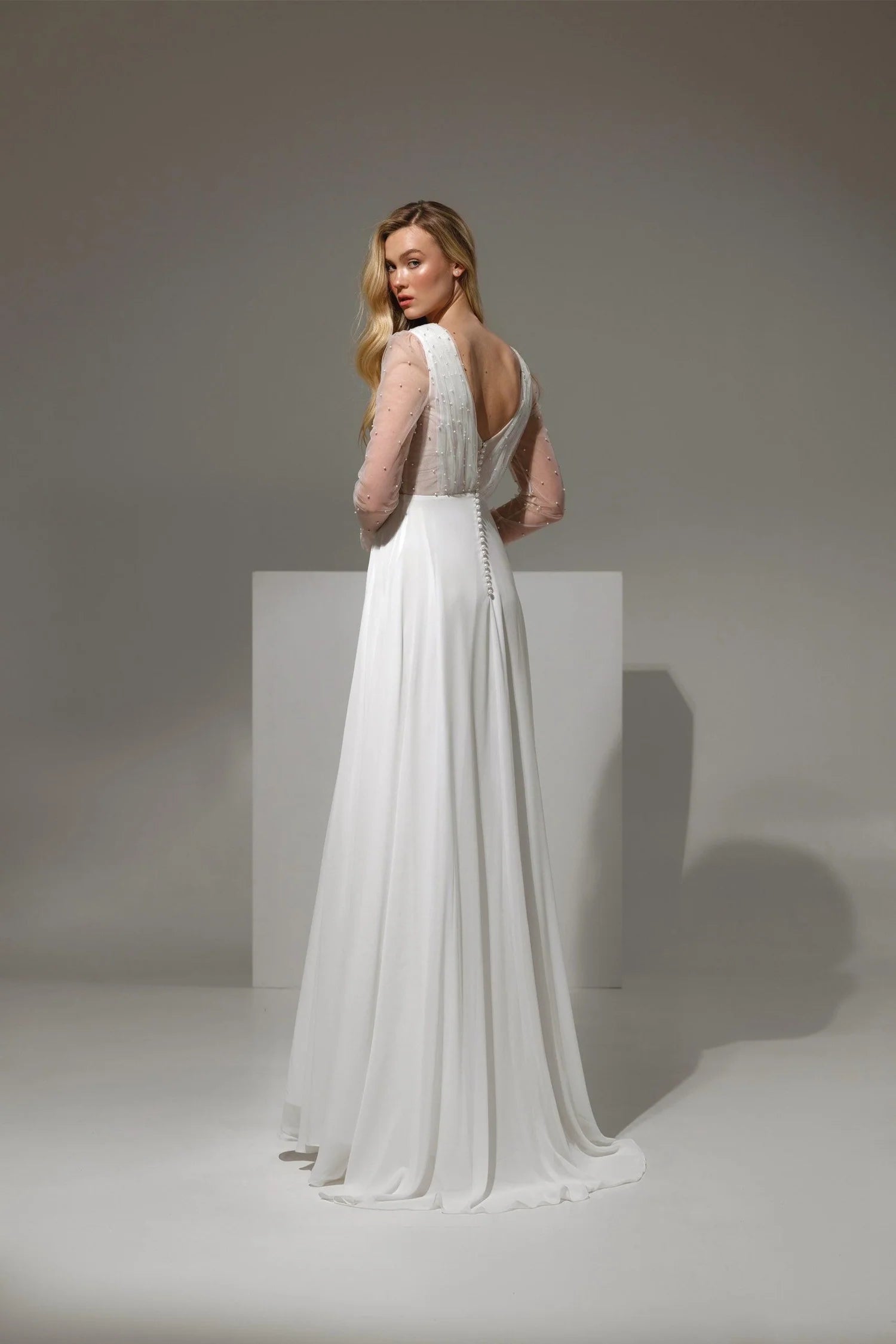 Bohemia Wedding Dresses Deep V-Neck A-Line High Waist Pleats Bridal Gowns Long Sleeves Backless Bride Dress