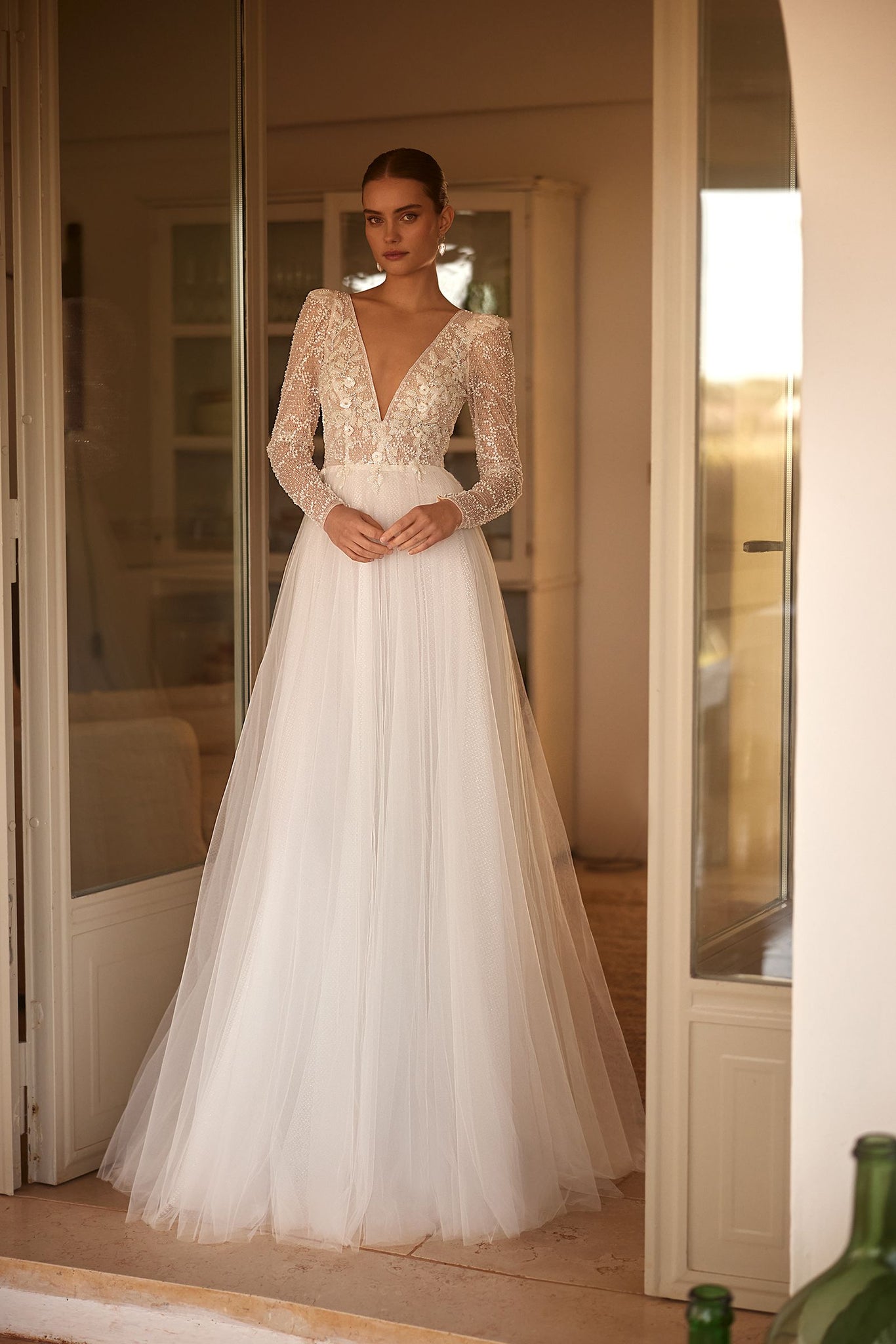 Deep V-neck Appliques Lace Long Sleeve Tulle Wedding Dress for Women A-line Court Backless Wedding Party Gown