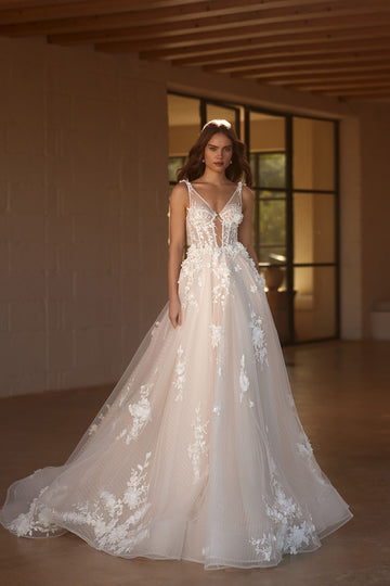 Romantic Wedding Dress Charming Lace Appliques Sleeveless Bridal Gowns