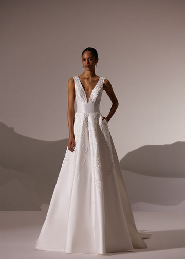 V-neck Sleeveless Wedding Dress Open Back customized Princess Bride Gown