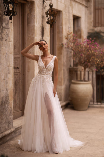 Glamorous V-Neck Wedding Dress Slit A Line Backless Buttons Appliques Tulle Abito Da Sposa Court Train