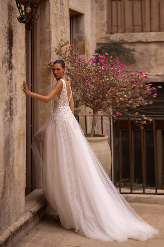 Glamorous V-Neck Wedding Dress Slit A Line Backless Buttons Appliques Tulle Abito Da Sposa Court Train