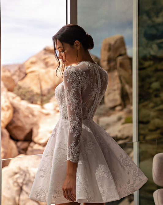 Romantic A Line Wedding Dresses Vintage Lace Long Sleeves Short Bridal Gowns Sexy Button Back Mini Vestidos De Mariee