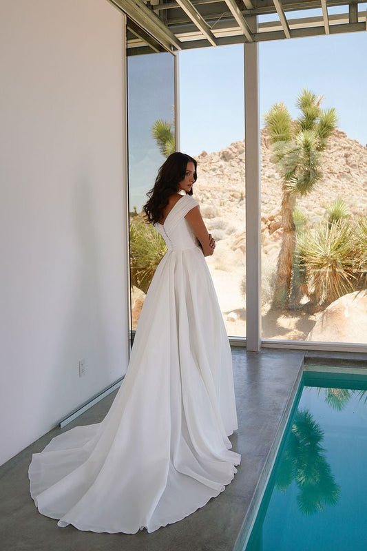 Simple Off-Shoulder Satin Sleeveless Wedding Dress Side Split Court Wedding Gown