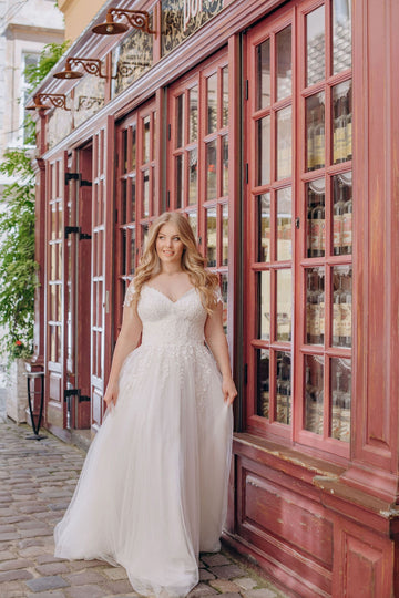 Classic Off the Shoulder A-Line Wedding Dresses Plus Size V Neck Bride Gowns Appliques Zipper Floor Length Tulle Robe De Mariee