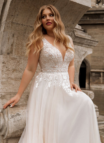 Classic Spaghetti Strap Wedding Dresses Plus Size V-Neck Sleeveless Bride Gowns Applique Sweep Train A-Line Tulle Robe De Mariee