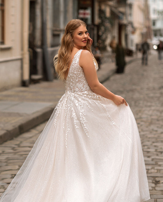 Modern Glitter Tulle Plus Size Wedding Dress V-neck A Line Lace Applique