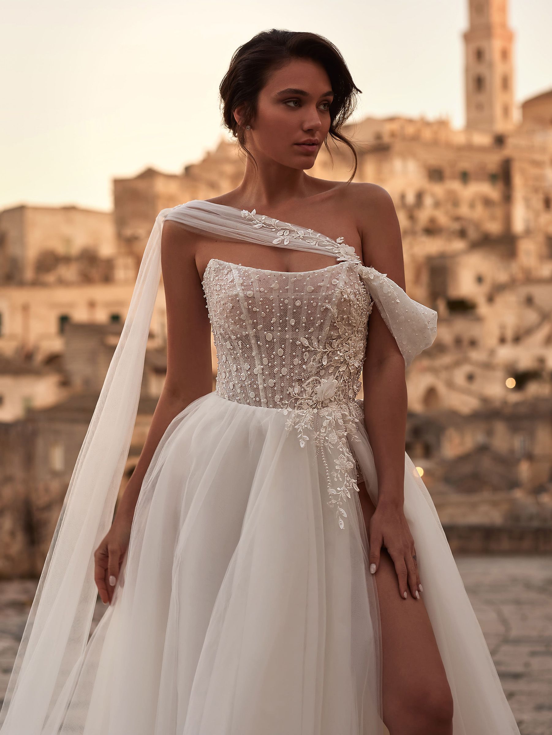 Fancy High Side Slit A Line Bridal Dress for Women One Shoulder Wedding Dresses With Cape Appliques Vestidos De Novia