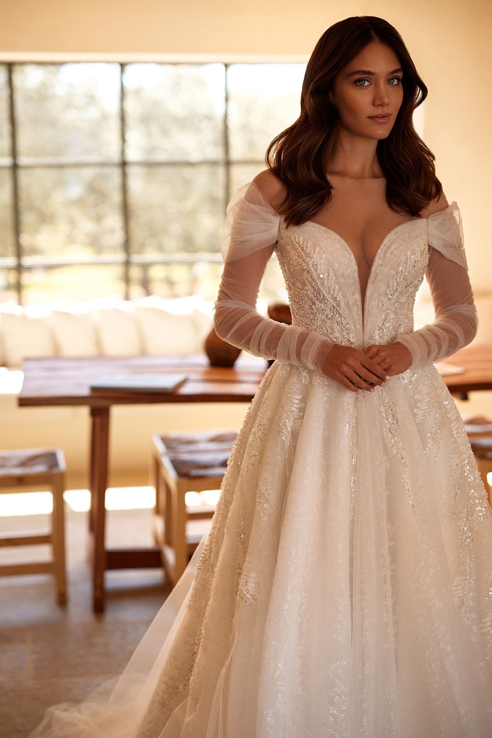 Romantic Scoop Neck Long Sleeve A-Line Wedding Dress Sequined Appliques Lace Court Train Princess Bridal Gown Customized