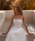 Floor-Length Floral Appliques Strapless Wedding Dress Lace A-Line Bridal Dress