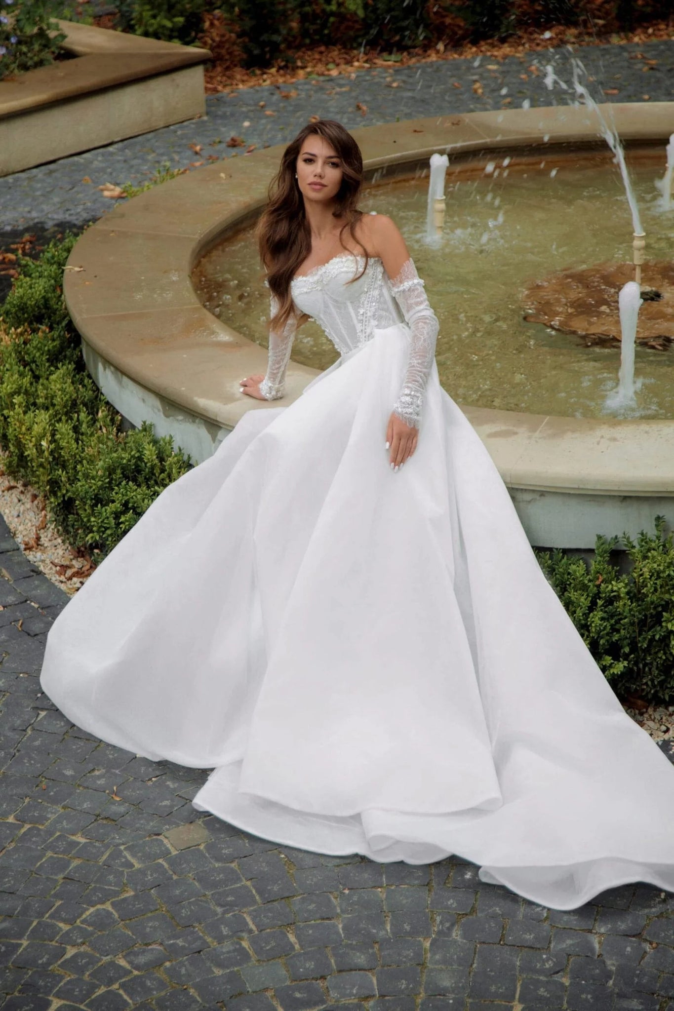 Romantic A-Line Beach Wedding Dress with Sweetheart Neckline, Detachable Sleeves, and Elegant Lace Embellishments