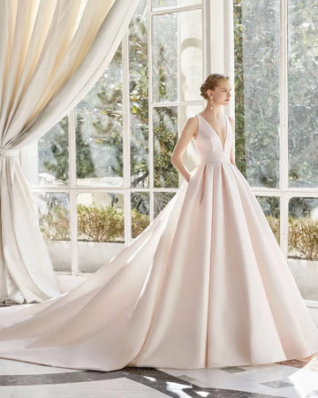 Fairytale Ball Gown Wedding Dress with Delicate Spaghetti Straps, a Flattering V-Neckline, and a Graceful Dropped Waist for a Breathtaking and Regal Bridal Look