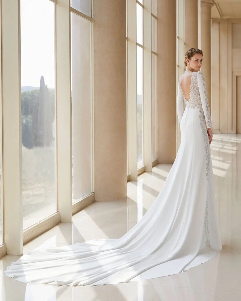 Elegant Trumpet Wedding Gown with Exquisite Lace Detailing, Graceful Long Sleeves, and a Sophisticated Boat Neckline for a Timeless and Striking Bridal Look