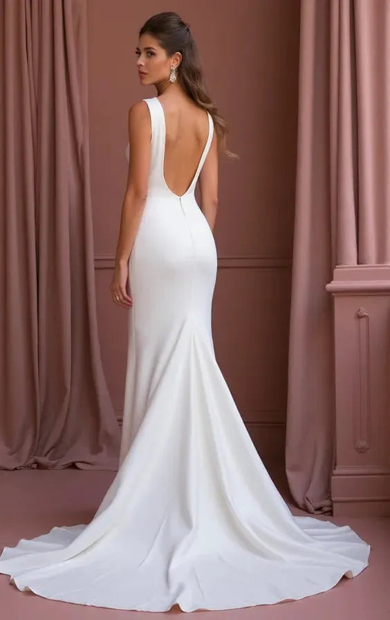 Elegant Mermaid Wedding Dress with a Romantic and Feminine Design