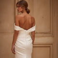 Elegant Mermaid Wedding Dress with a Sleek and Modern Fit