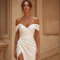 Elegant Mermaid Wedding Dress with a Sleek and Modern Fit