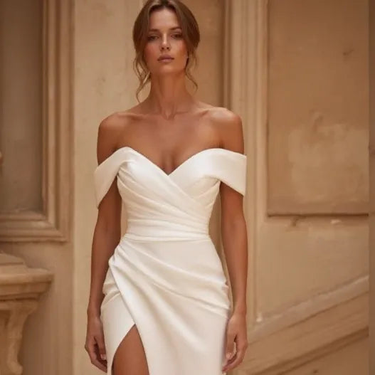 Elegant Mermaid Wedding Dress with a Sleek and Modern Fit