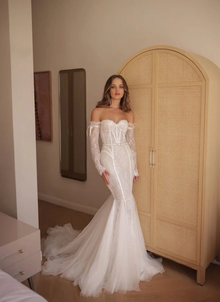 Sophisticated Mermaid Wedding Gown with Illusion Sleeves, Sweetheart Neckline, and Exquisite Lace Detailing – Elegant Bridal Dress