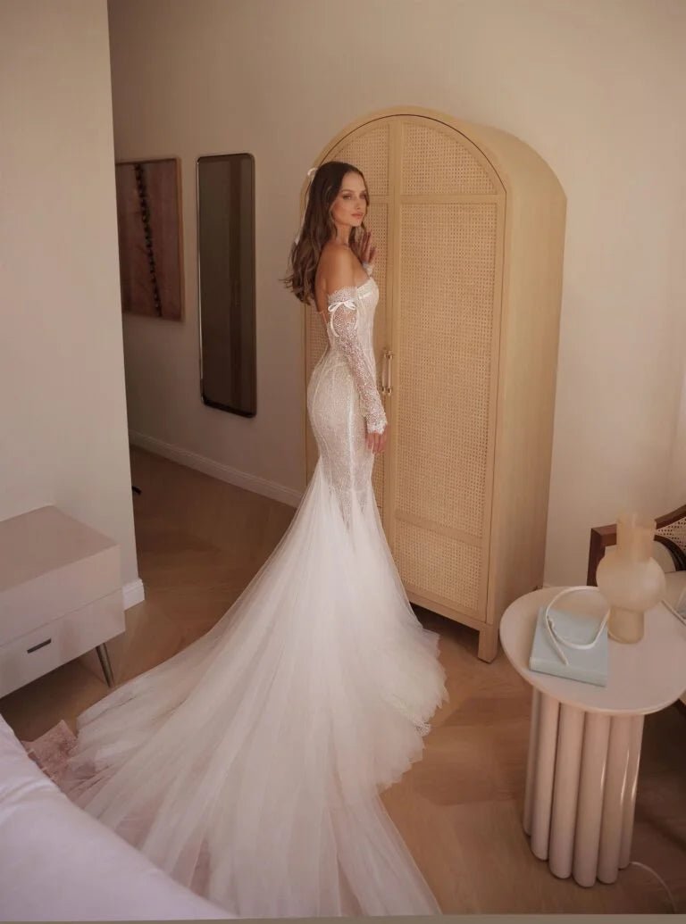 Sophisticated Mermaid Wedding Gown with Illusion Sleeves, Sweetheart Neckline, and Exquisite Lace Detailing – Elegant Bridal Dress