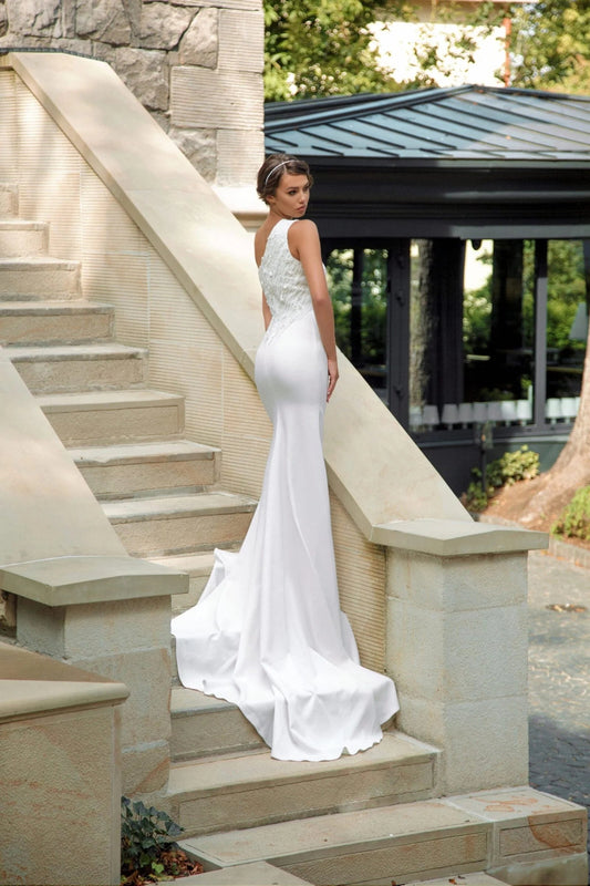 Sophisticated Minimalist Mermaid Wedding Dress with Asymmetric Neckline, Delicate Straps, and Elegant Lace Embellishments