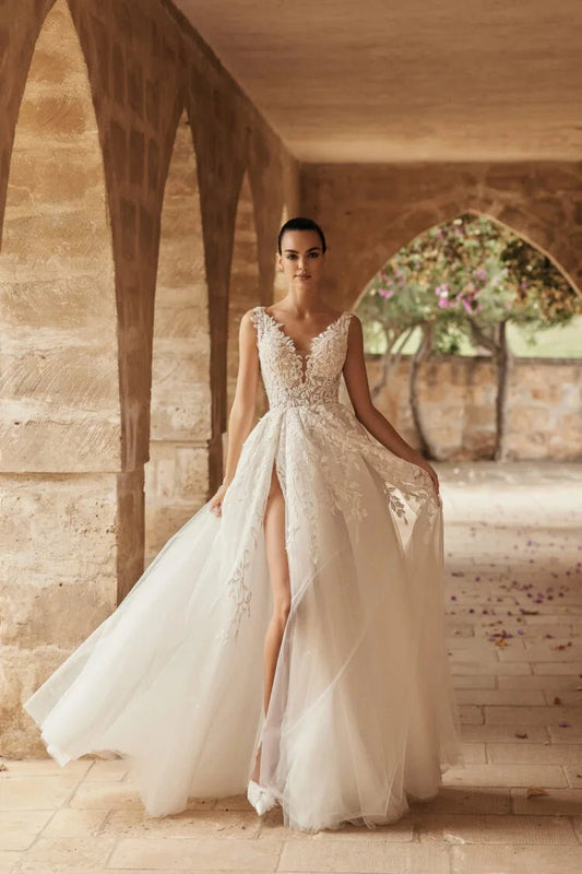 Stylish A-line Wedding Dresses for Bride Sleeveless with Appliques Tulle Backless Pleats Vestido De Novia Femenino