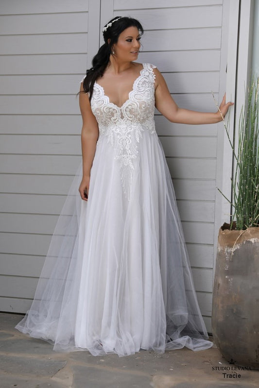 Gorgeous V-Neck Wedding Dress Sleeveless Lace Appliques A-Line Tulle Custom Zipper Or Lace-Up Back Plus Size Women Bride Gown
