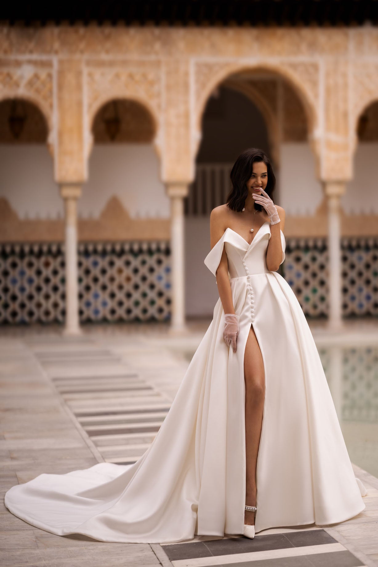 Introducing our glamorous A-line wedding dress, a fusion of sophistication and allure. Crafted from luxurious glossy fabric, it exudes a lustrous sheen that captivates the eye.